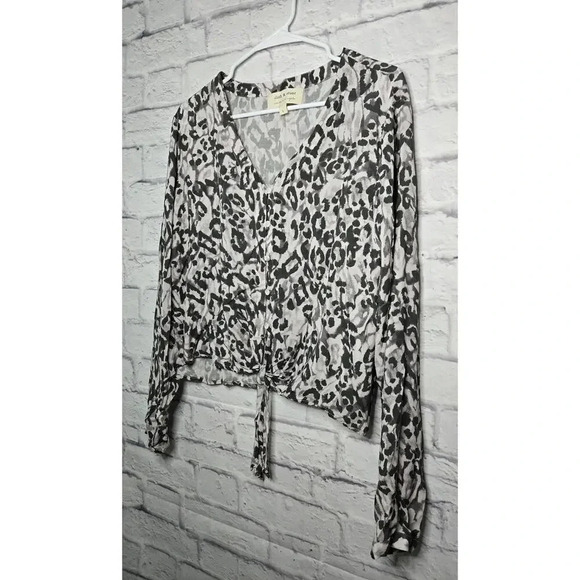 Anthropologie Cloth & Stone Large Animal Print Cropped Tie Waist Long Sleeve. - Picture 3 of 9